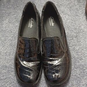 Clarks black patent leather shoes Sz 9